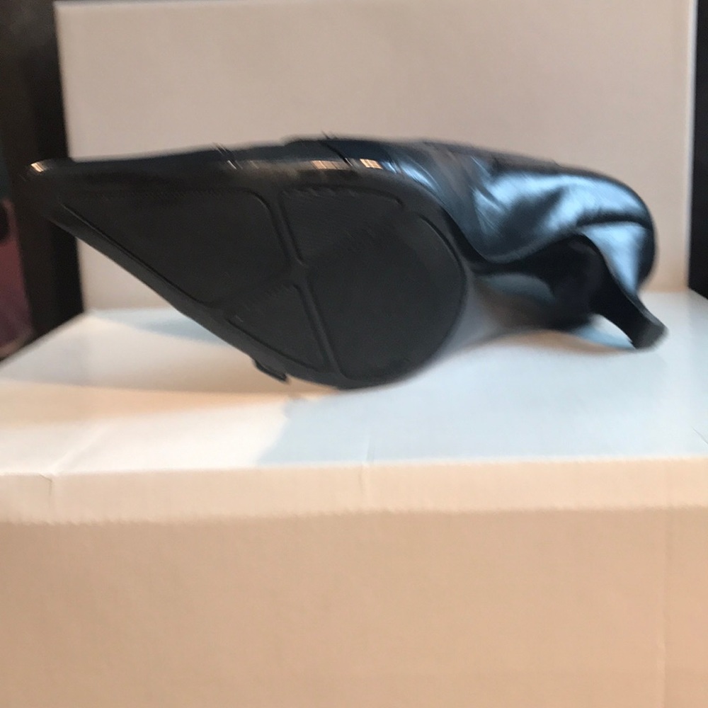 Heels - Picture 3 of 3